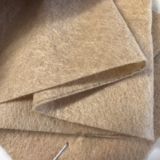 Voiloks 1 mm, bēšs. Bl.250g/m², pl.150cm. 100% poliesters. Cena ar PVN par rulli 100m