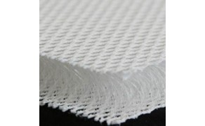 3D poliestera siets 20mm, balts. Pl. 220cm, bl. 1200g/m². Rullis 10m