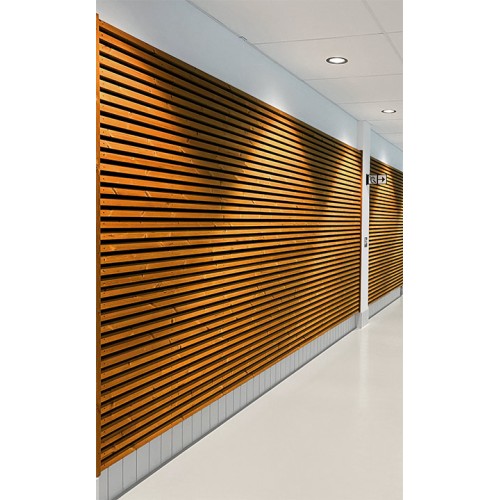 Akustiskais audums 75, melns. Blīvums: 55 g/m2, platums: 124 cm. Ruļļa garums: 100 m.