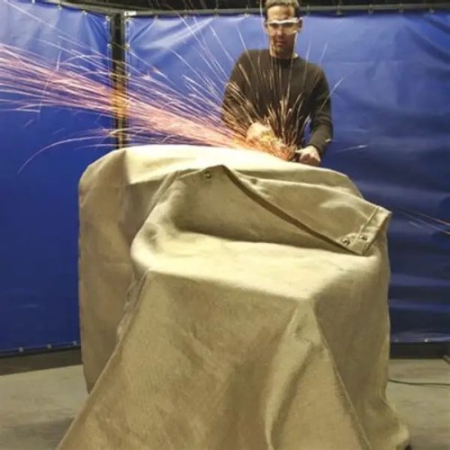 Metināšanas sega, stiklašķiedras 0,6 mm, 650 g/m2, 3 x 2 m.