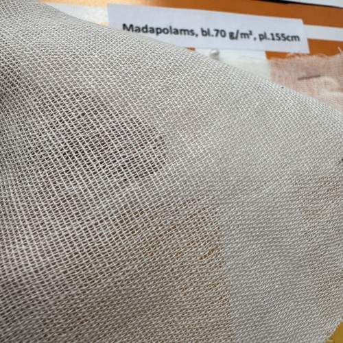 Kokvilnas audums Madapolams, bl.70 g/m², pl.155cm, nebalināts. Cena norādīta ar PVN par rulli - 50m