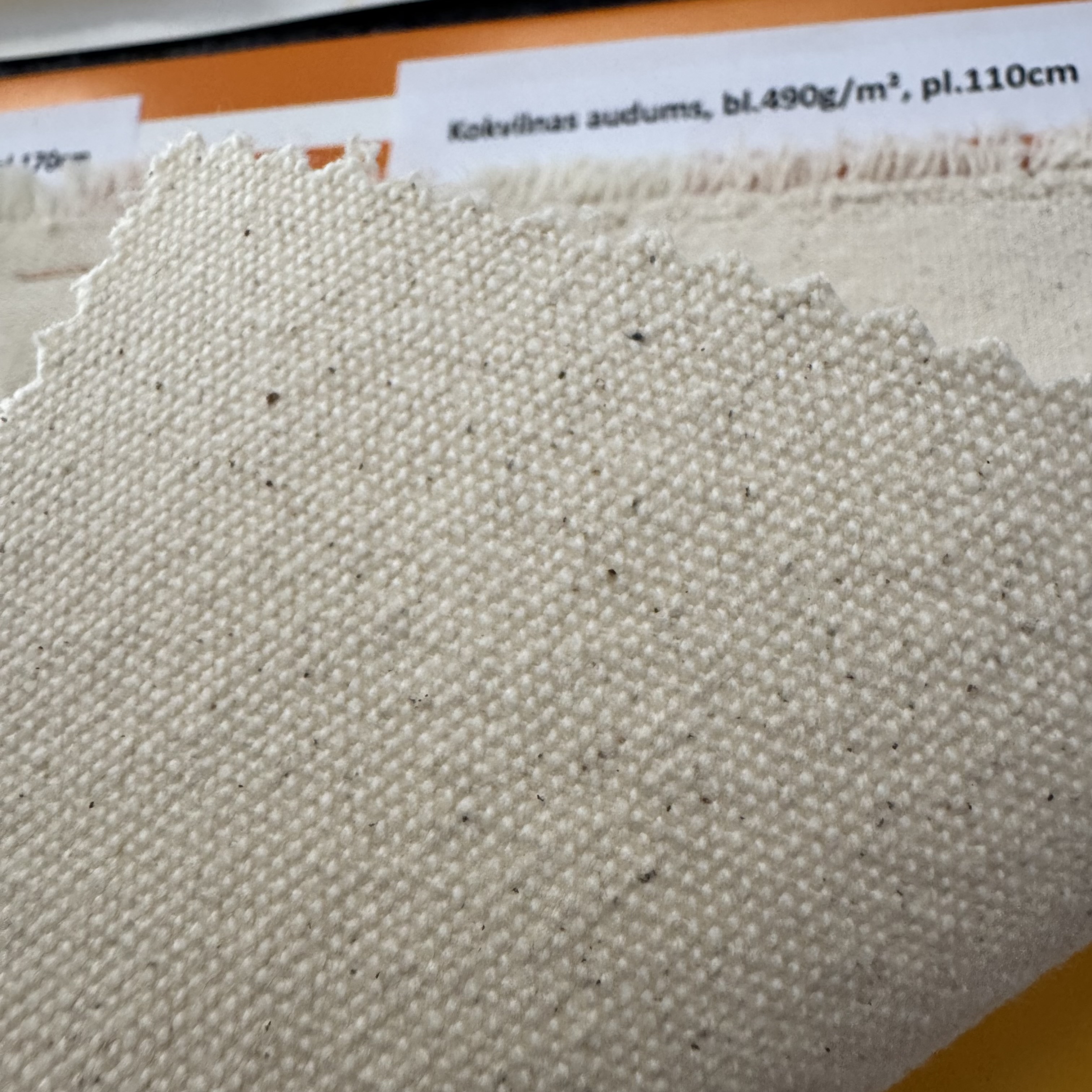 Kokvilnas audums nebalināts. Bl.490g/m². Pl.110cm. Cena norādīta par tekošo metru ar PVN. Bezmaksas piegāde!