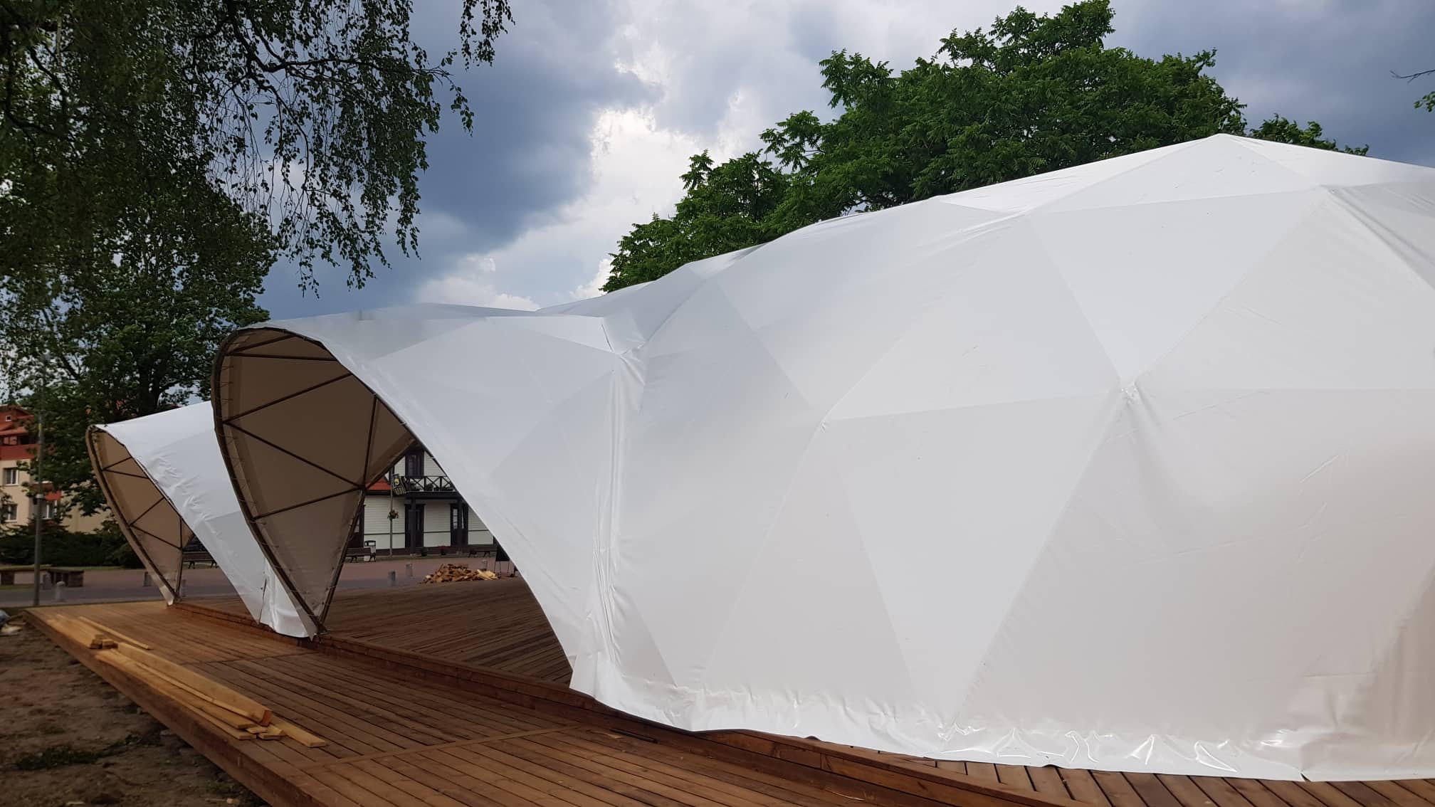 PVC tentu materiāls , balts. Bl.600 g/m2. Pl.204 cm. Rullis 70 m.