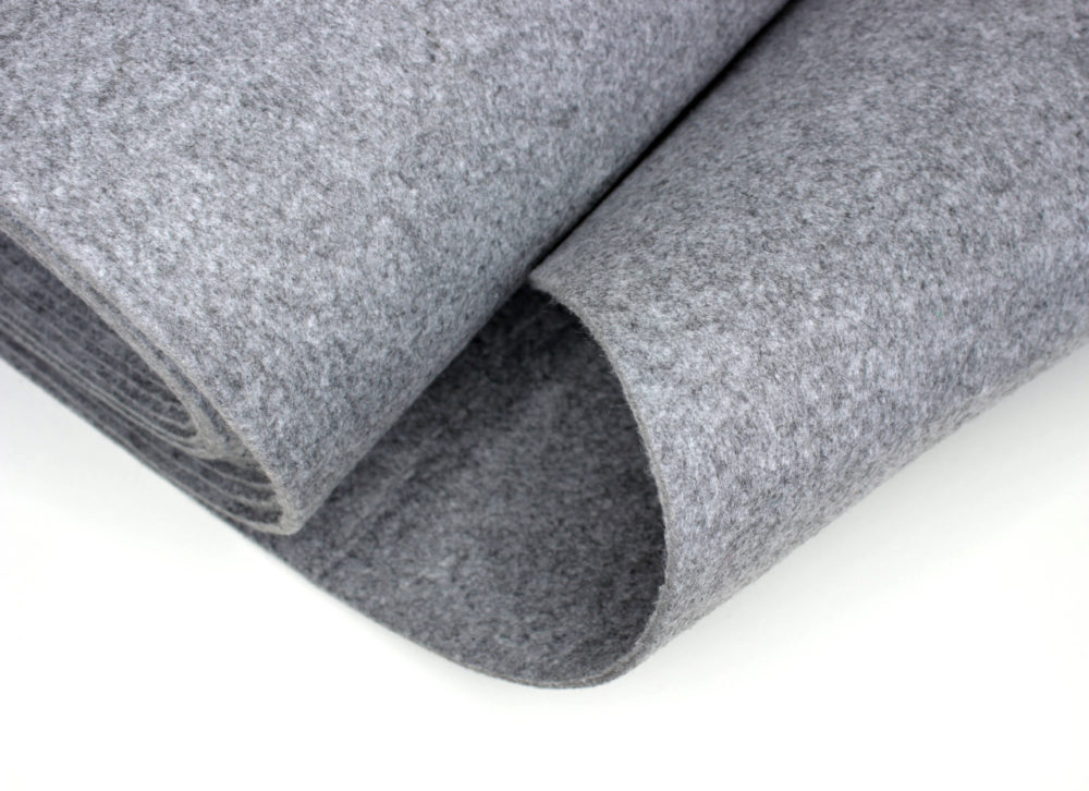 Felt 7 mm, weight 650g/m², width 160cm. 100% polyester. Price per 30m roll VAT incl.
