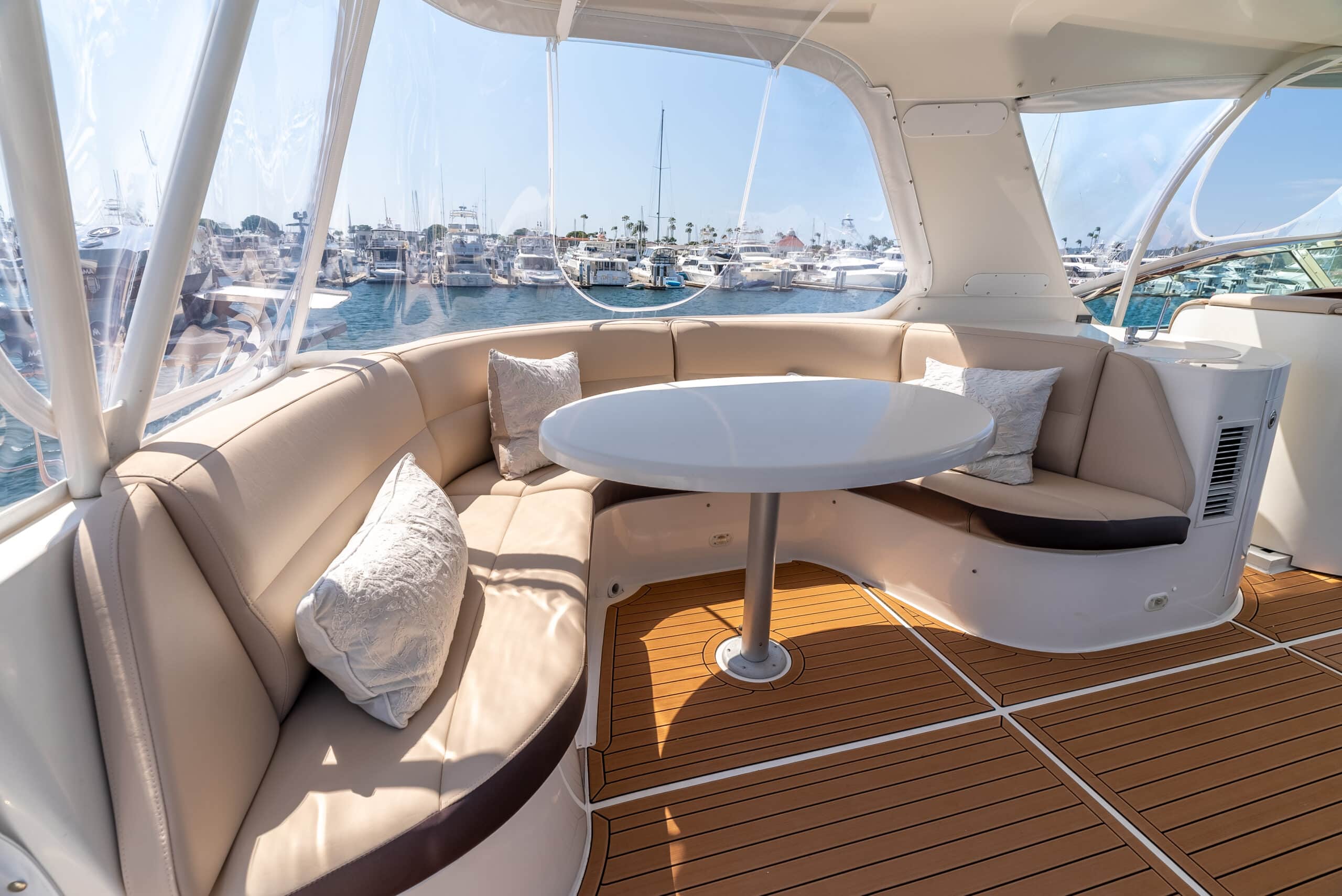 Mākslīgā āda MAR - UV sālsūdens noturīga, pl. 145 cm, 600 g/m2, rullis 10 m