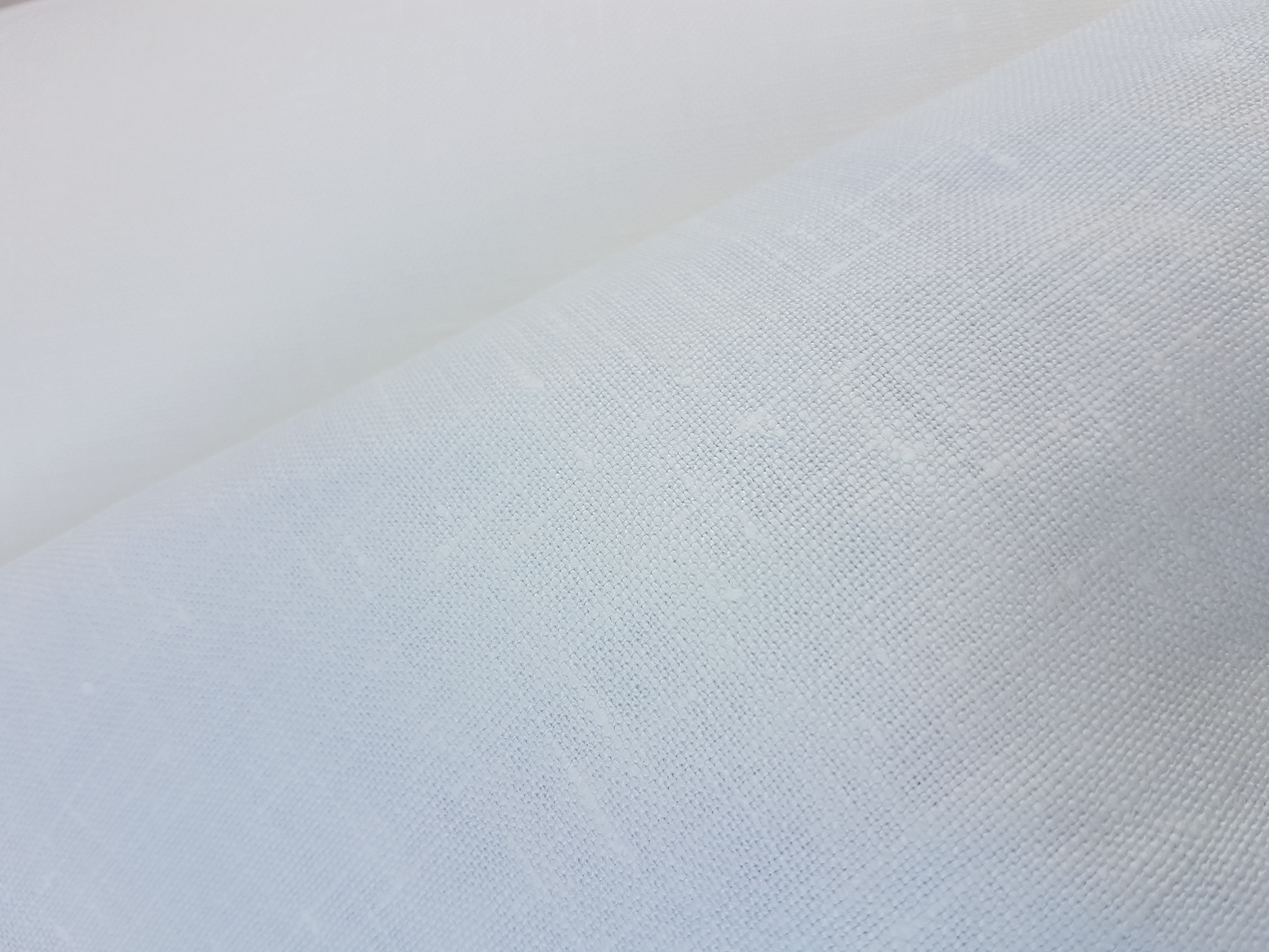 Lina audums (100% lins), bl.240g/m²,balināts. Izmērs:  1,35m x 2,35m