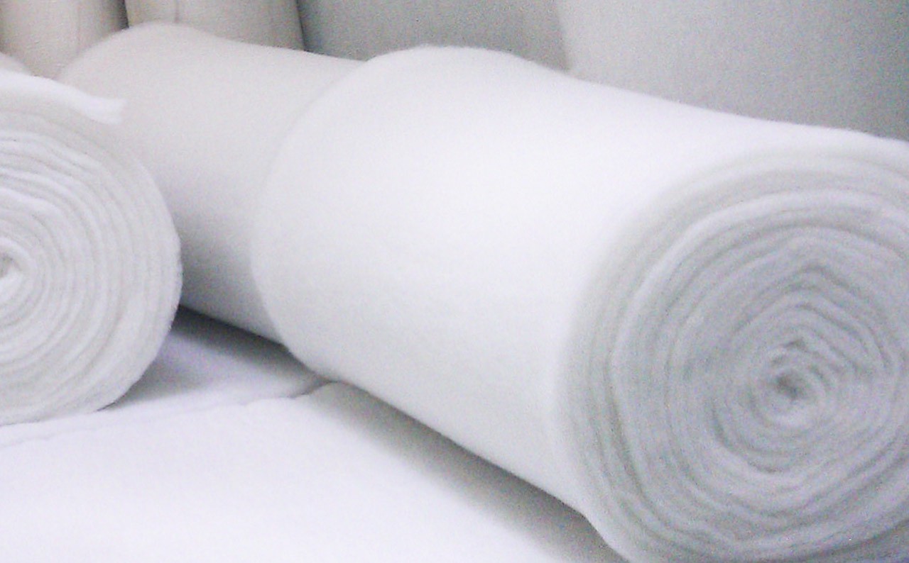 Polyester Padding, weight 130g/m², width 150cm. Thickness 13 mm. Price per roll 25m, 21% VAT incl.