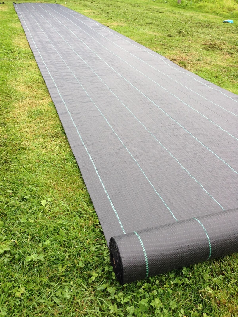 Bodengewebe P-80, Dichte 80g/m2, 1,60 m x 100 m (160m2). Preis per m2 - 0.43 EUR, incl. VAT