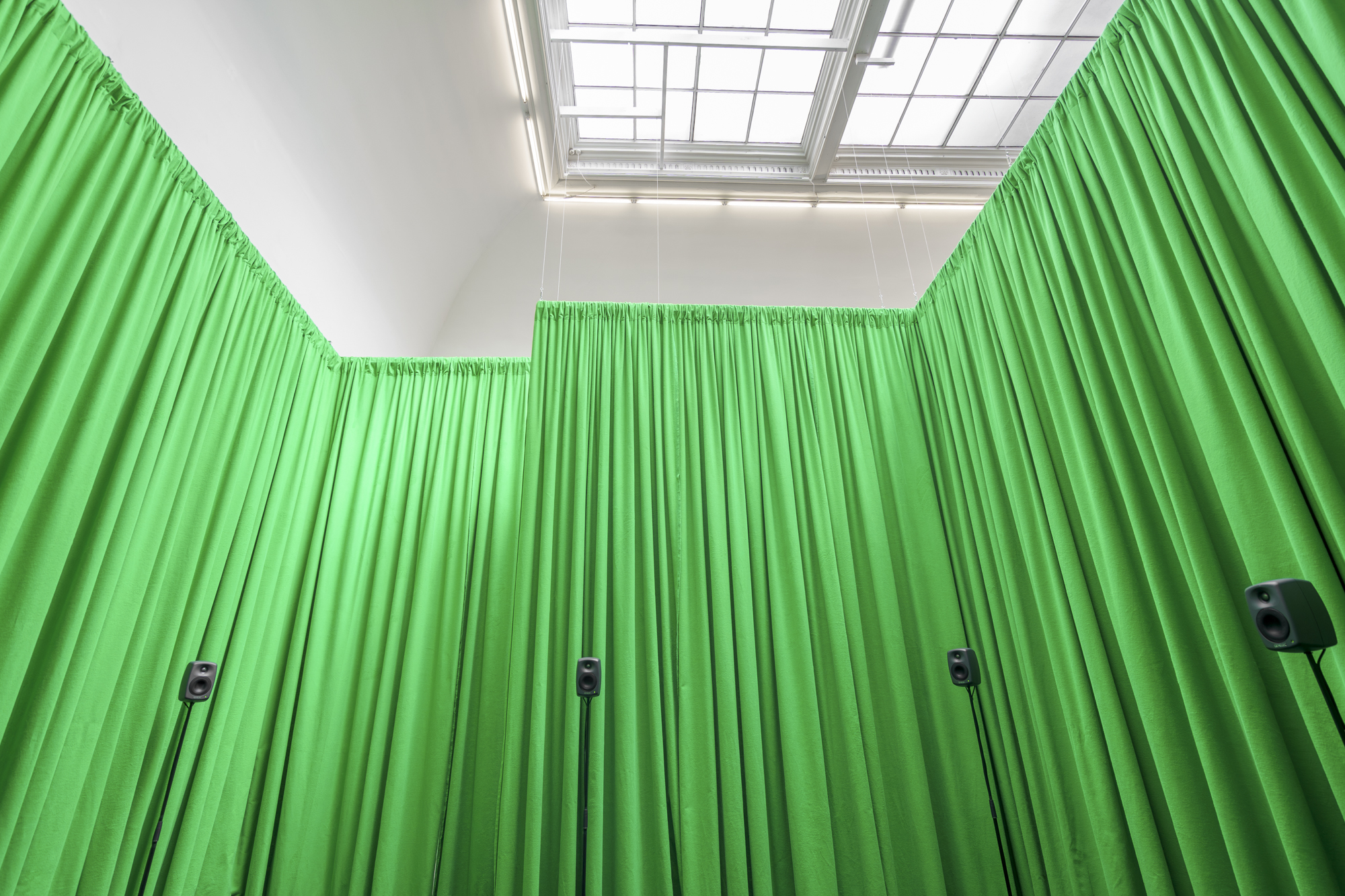 Akustiskais audums Moltons, zaļš. Bl.300g/m². Pl.300cm. DIN 4102/B1.