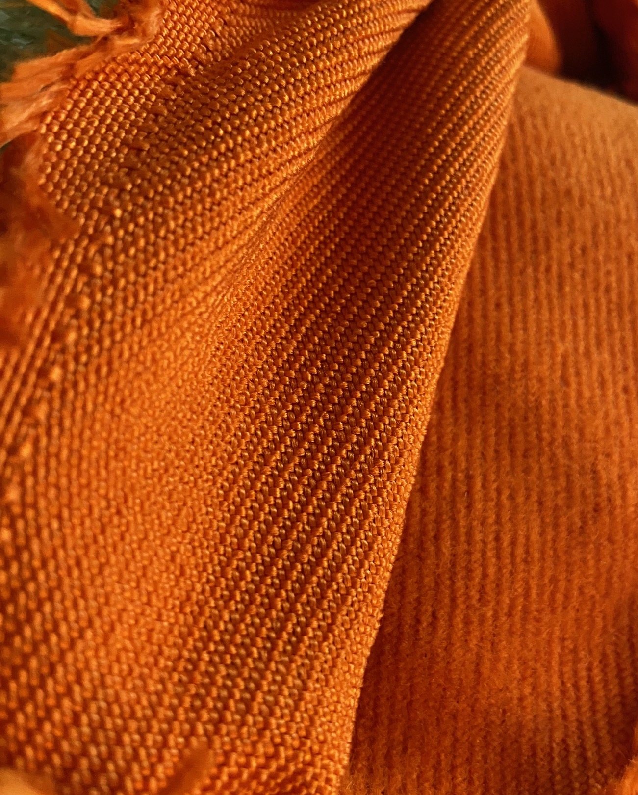 Arselon fabric. Weight 480g/m². Width 80cm. T of application : 200-250 °C. Price per meter, 21% VAT incl.