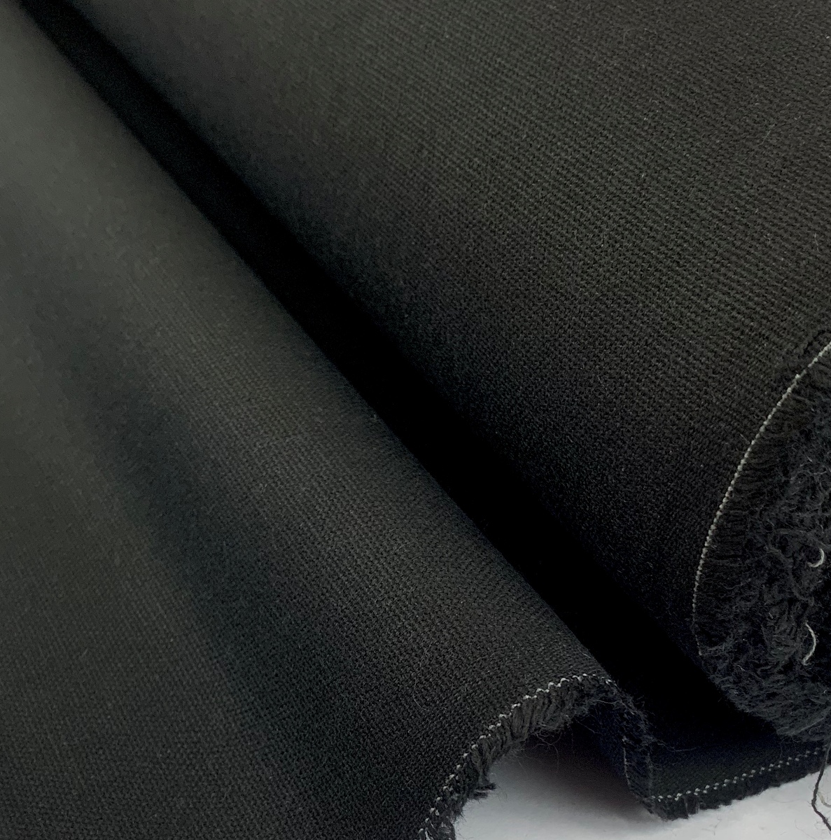 Water-repellent Fabric Canvas. 100% cotton. Weight 400g/m². Width 150cm. Black. Price per meter, 21% VAT incl.