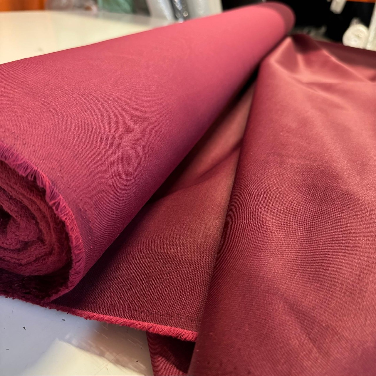 Ūdeni, netīrumus atgrūdošs aud. 03C, bordo. Bl.234g/m², pl.150cm. Kokvilna 54%, poliesters 46%. Cena ar PVN par tekošo metru. Bezmaksas piegāde