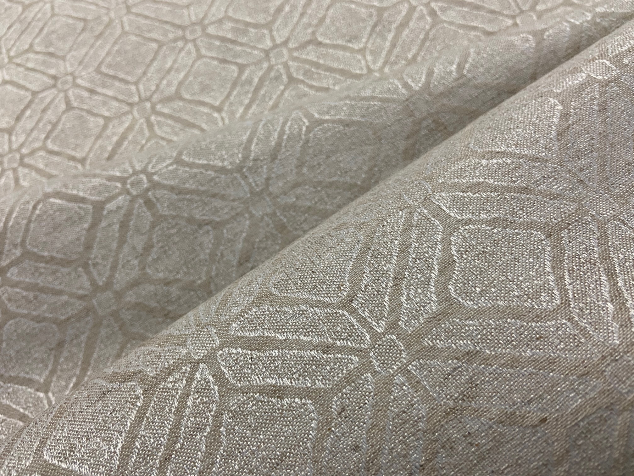 Table Linen Fabric (28% linen + 72% polyester), 2350. Weight 185 g/m², width 155cm. Price per meter, 21% VAT incl.