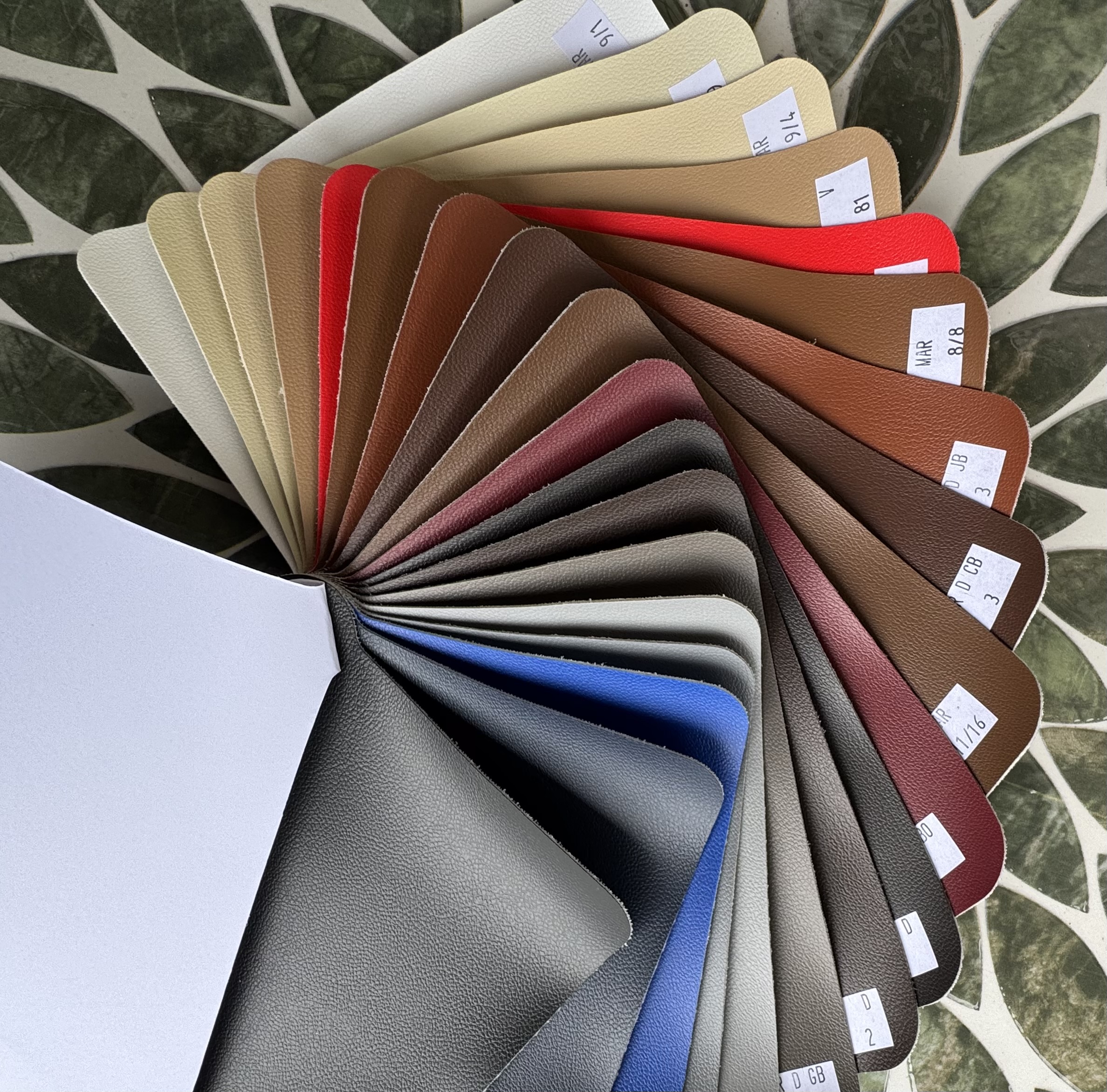 Mākslīgā āda MAR - UV, sālsūdens noturīga, balta, 145 cm, 600 g/m2, rullis 30 m