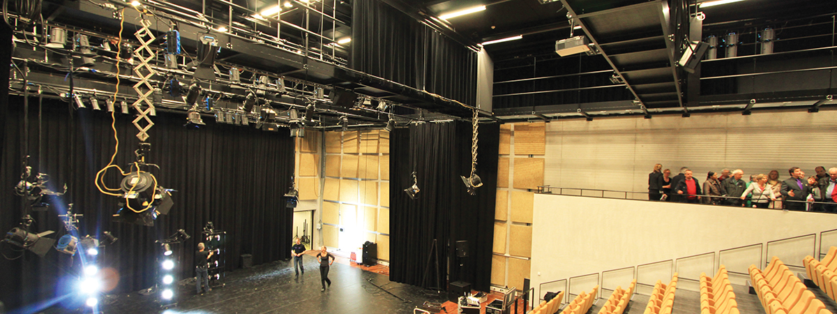 Moltons skatuvēm, melns. 100% kokvilna. Bl.500g/m2. Pl.160cm. DIN 4102/B1