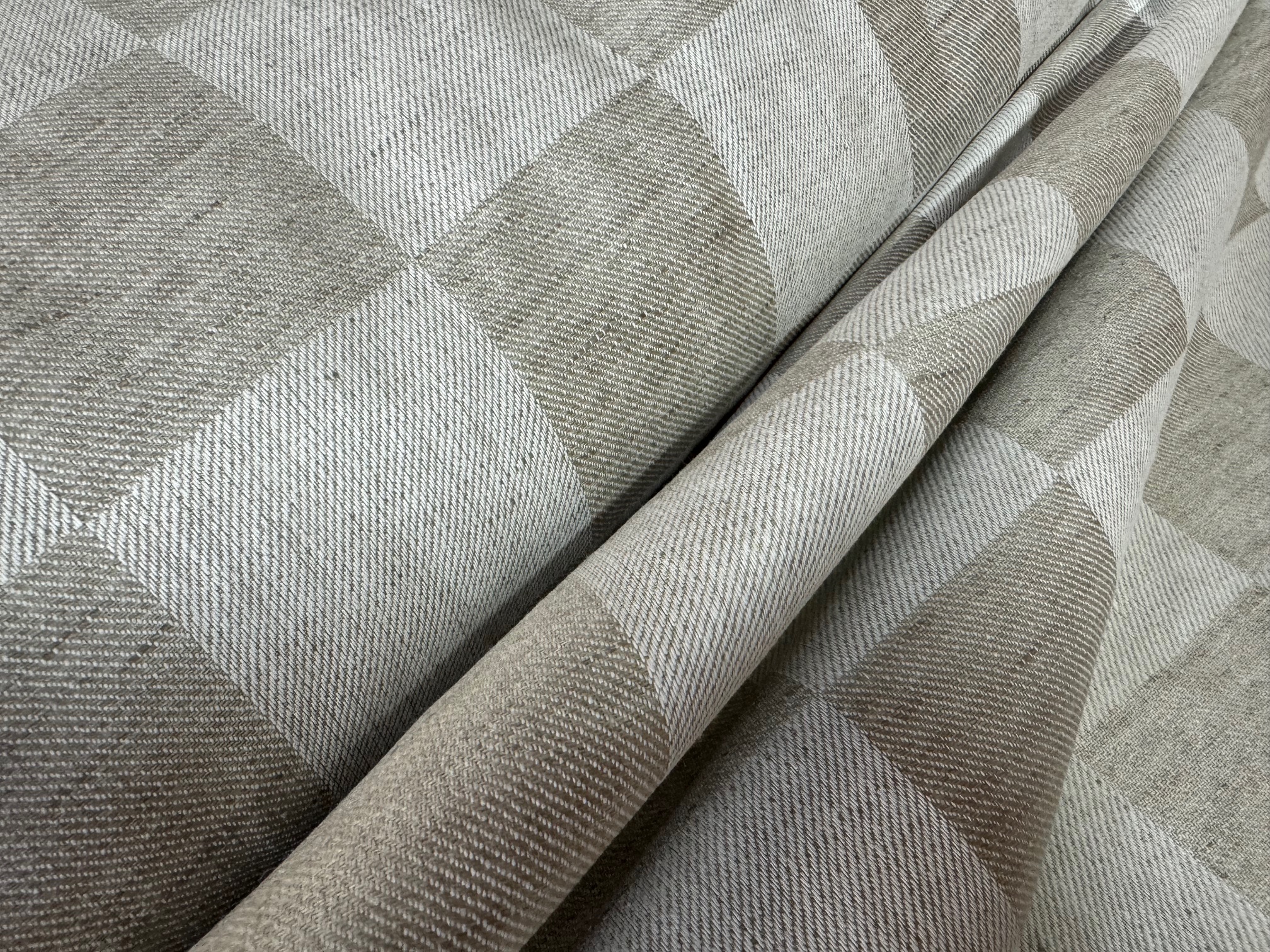Table Linen (50% linen + 50% cotton), art. 101074, weight 210 g/m², width 160cm.  Price per roll 10m, VAT incl.
