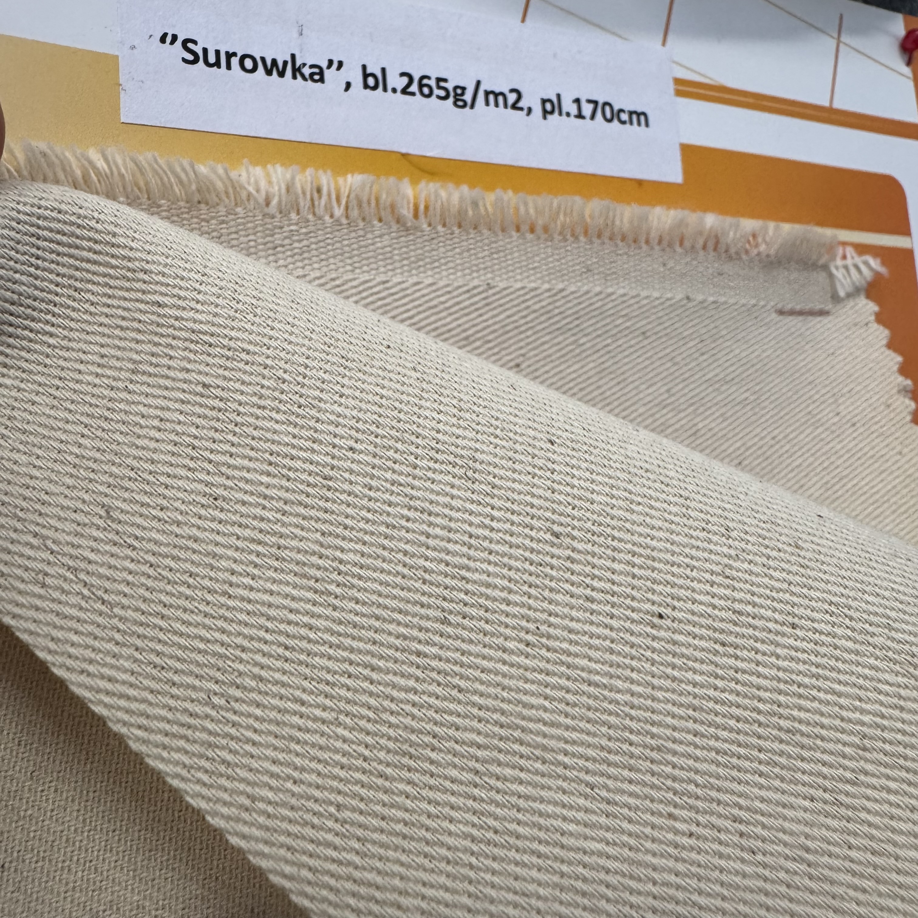 Kokvilnas audums, bl.265g/m2, pl.170cm. Cena norādīta par rulli 50m ar PVN