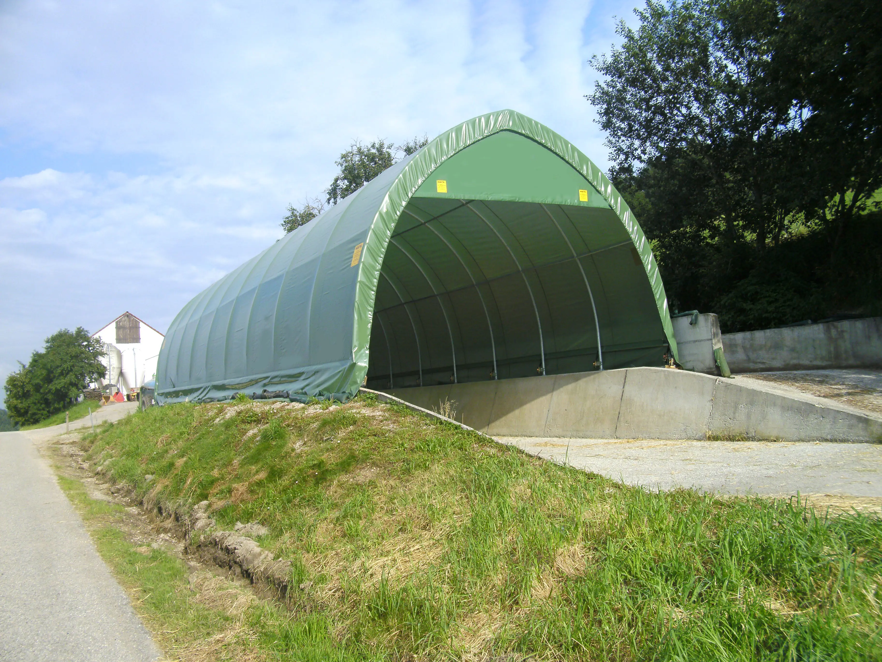Tents 8x10m, bl.70 g/m². Cena norādīta ar PVN par gab. Bezmaksas piegāde (Omniva)!